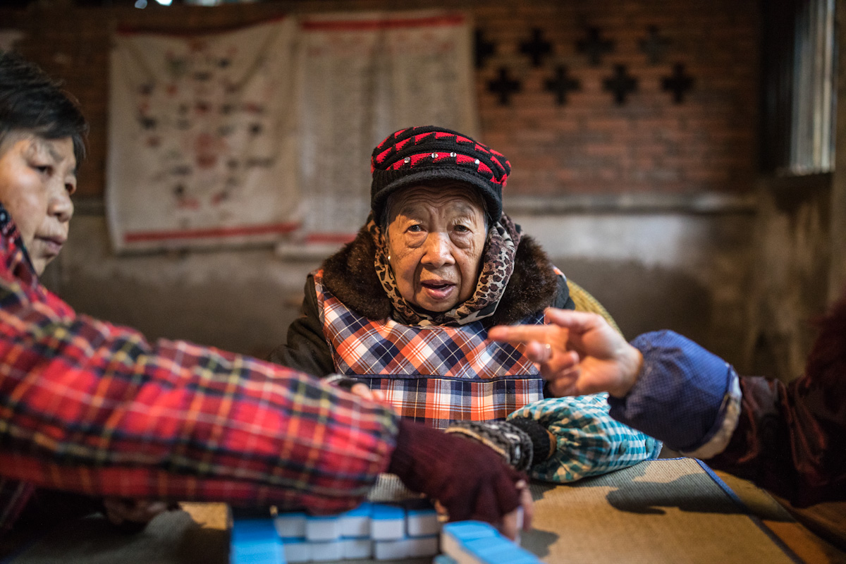 Gemeinderaum Dorf village Mahoing Frauen Woman Aiye Zigong Sichuan China