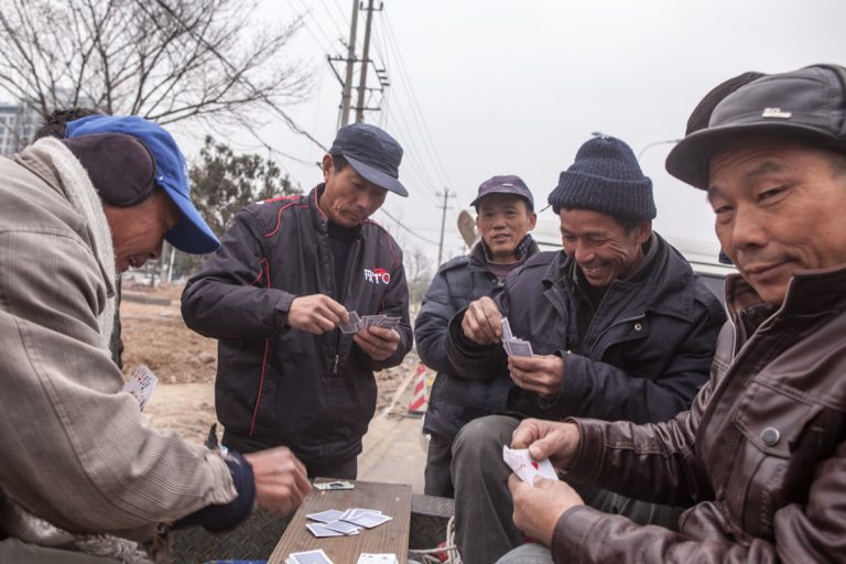 Das gemeinsame Spiel hat auch an kalten Tagen Tradition. Tunxi - Anhui - China
