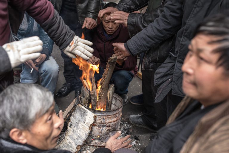 Arbeiter Handwerker Winter Feuer Zunyi Guizhou China