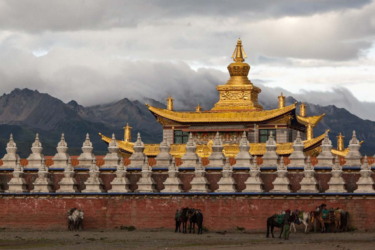 Muya Golden Tower bei Tagong - Autonome Präfektur Garzê Tibet - China