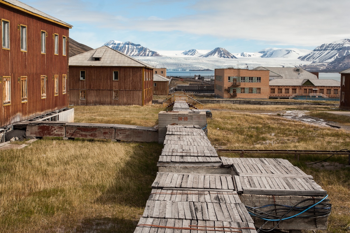arktis arctic spitzbergen svalbard pyramiden haus house verlassener ort lost places nordenskiöldbreen