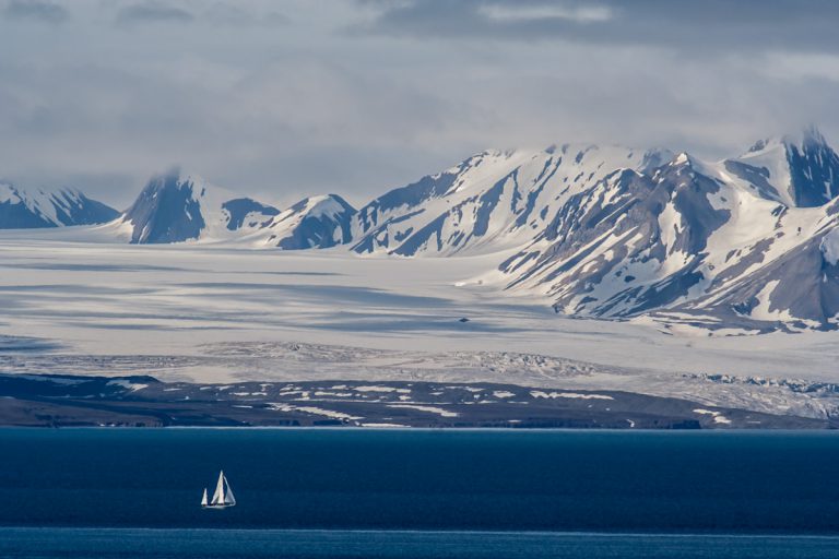 arktis arctic spitzbergen svalbard esmarkbreen gletscher glacier icefjord