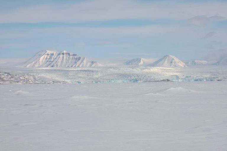 arktis arctic spitzbergen svalbard billefjord nordenskiöldbreen gletscher glacier winter snow schnee
